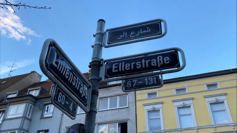 Erstes arabisches Straßenschild in Düsseldorf
