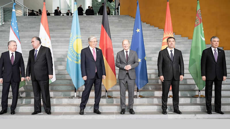 朔尔茨在柏林与到访的中亚五国领导人举行首次峰会