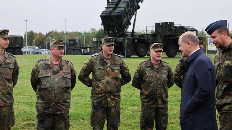 德国总理视察军队