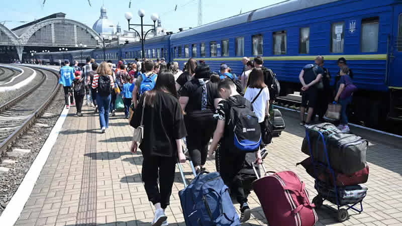 火车站旅客下车