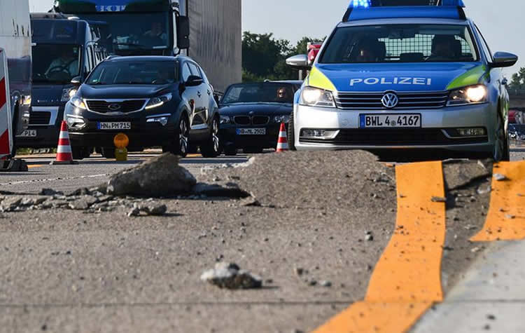 德国高温导致公路开裂
