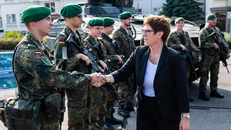 德国国防部长克朗普-卡伦鲍尔（Kramp-Karrenbauer）宣布了志愿兵役计划